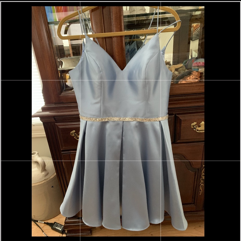 Dress - Picture 3 of 3